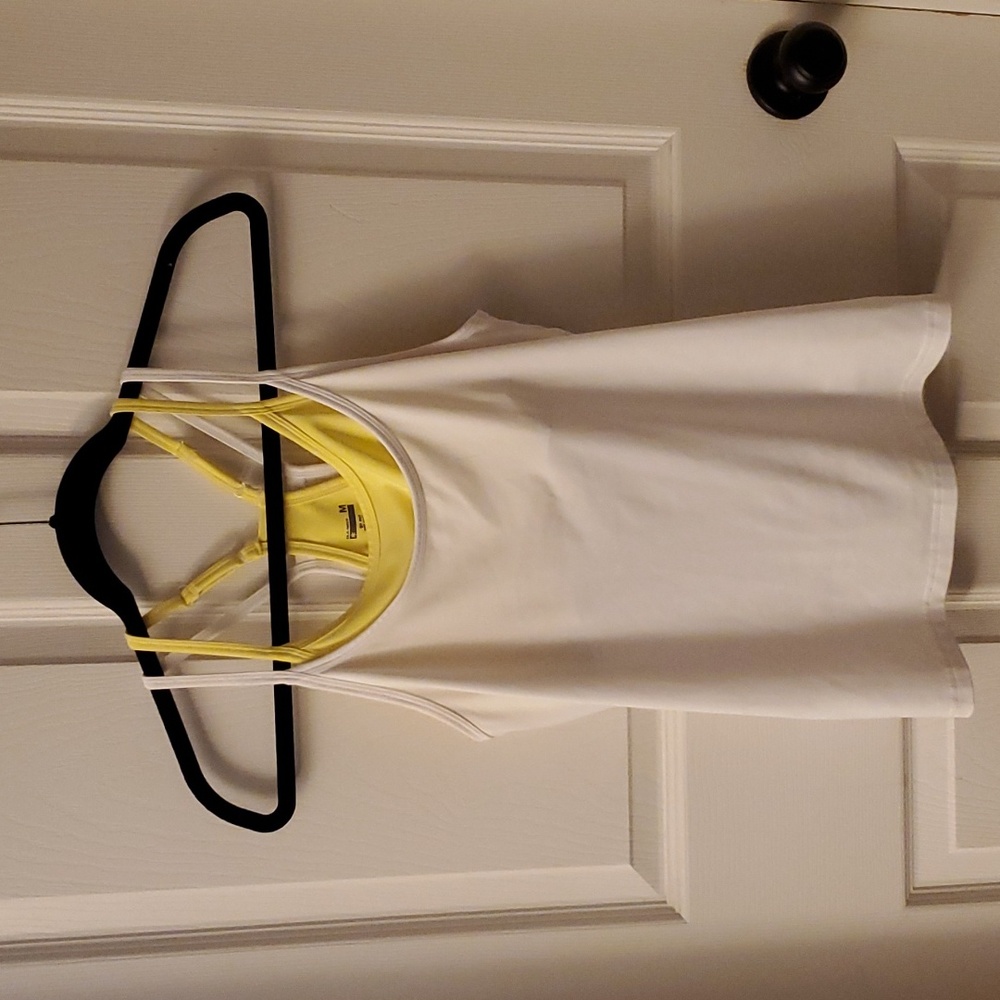 Old Navy women's active wear racer back tank top.  Size medium.